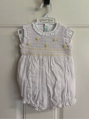 NWT 6M Feltman Brothers white/yellow Classic Daisy sleeveless Romper.  Retail 60